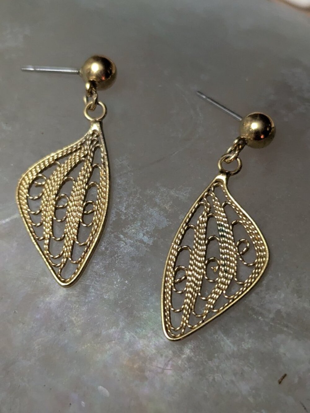 Vintage Crown Trifari Filigree Clip Dangle Earrings Gold Tone Filigree Jewelry